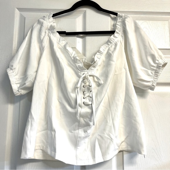 NWT BOOHOO PLUS LACE UP SWEETHEART NECKLINE OFF SHOULDER TOP white size 16 - Picture 2 of 11